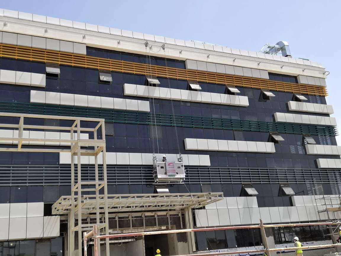 Suspended cradle working on the façade, Ahl Masr Hospital