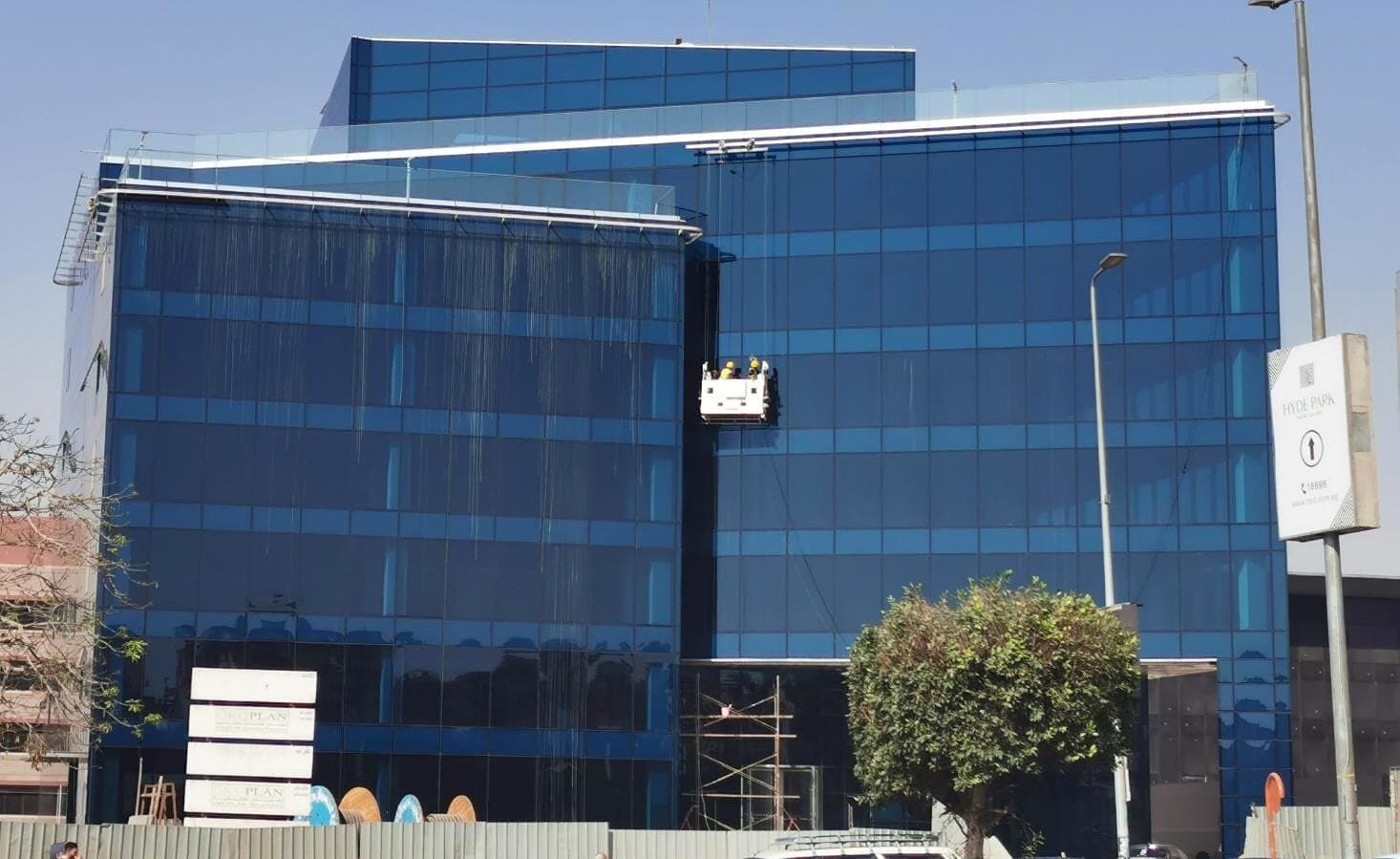 Suspended cradle working on the façade, Baraka Co.
