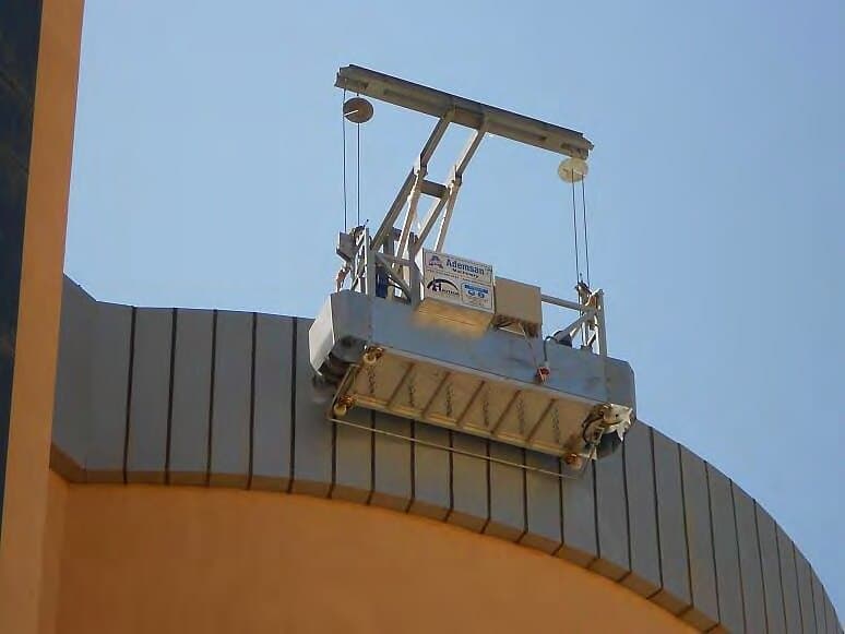 Suspended cradle working on the façade, MGTI