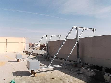 Telescopic suspension system on the roof
